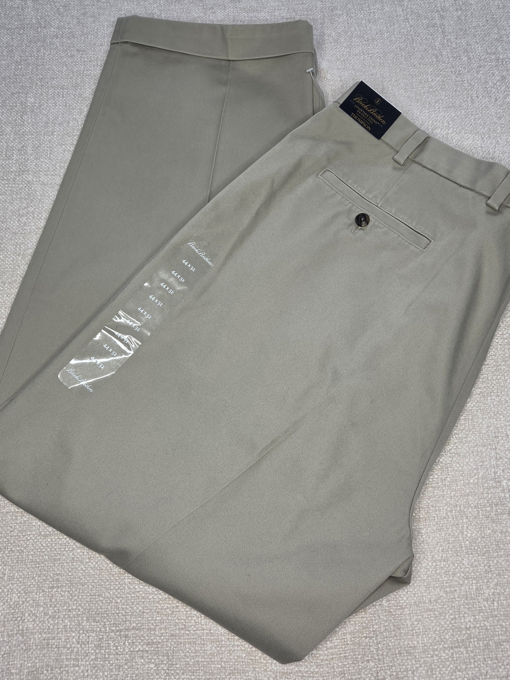 Brooks Brothers Advantage Chino Thompson Pants Mens 44x32 NWT Pleated Khaki